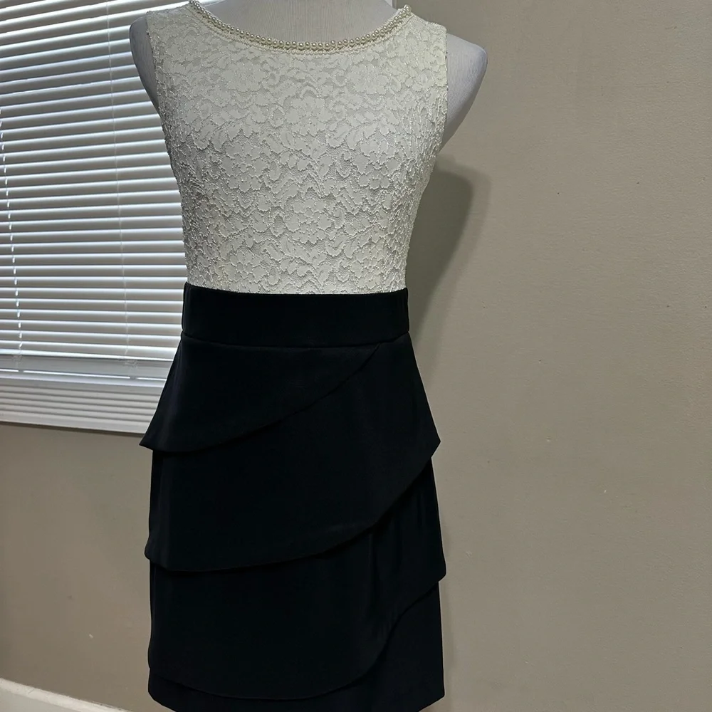 Elegant Black and White Sleeveless Dress‎ women’s size 8P connected apparel